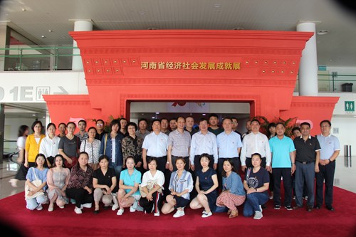 图为2019年9月30日郑州市残联全体党员干部参观河南省经济社会发展成就展
