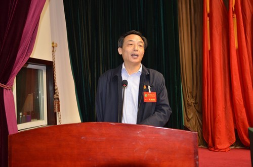 图为党组书记、理事长李红如代表市残联第五届主席团讲话