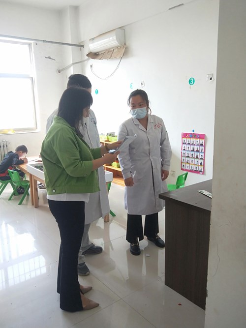 图为范县残联到范县第三人民医院开展日常监督检查 