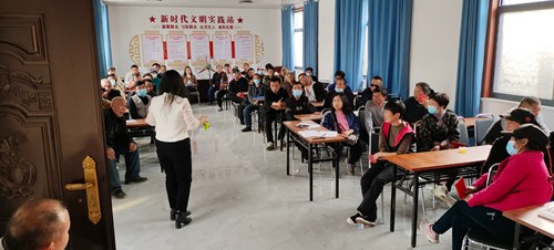 图为：濮阳县残疾人农村实用技术第二期培训班