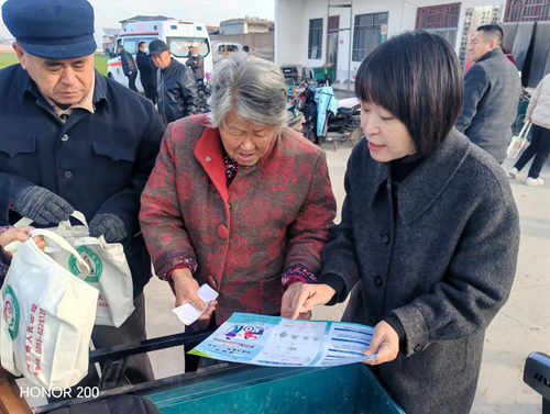 图为：“国际残疾人日”宣传活动现场