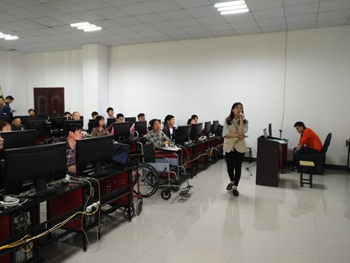 图为 2017年信阳市残疾人电子商务中级培训 （浉河区班）顺利开班
