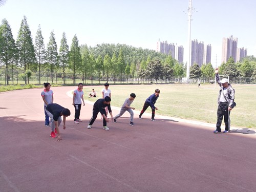 图为 漯河市残联组织残疾人运动员集训
