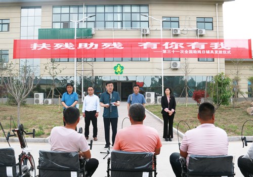 图为内黄县政府副县长曹卫彬