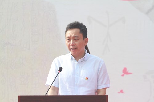 图为殷都区政府副区长吕宏烨致辞